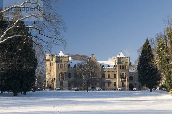 Schloss Herdringen im Winter  Arnsberg  Sauerland  Nordrhein-Westfalen  Deutschland  Europa