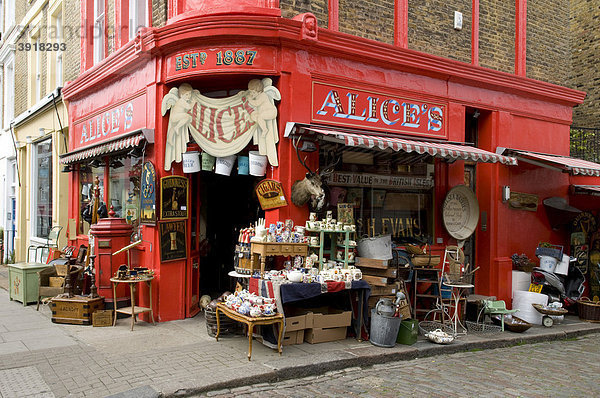 Trödel und Antiquitäten bei Alices in der Portobello Road  Notting Hill  London  England  Großbritannien  Europa