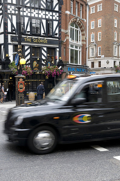 Taxi in der City  London  England  Großbritannien  Europa