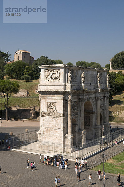 Triumphbogen Konstantinsbogen  hinten Kirche San Bonaventura al Palatino  Rom  Italien  Europa