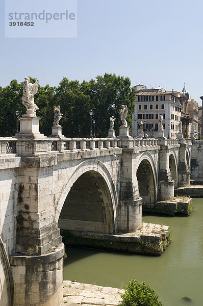 Engelsbrücke über den Tiber  Rom  Italien  Europa
