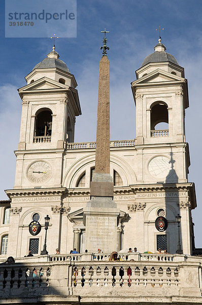 Obelisk vor der Kirche S. Trinita dei Monti  Rom  Italien  Europa