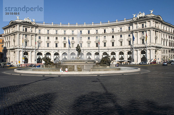 Najadenbrunnen an der Piazza della Repubblica  Rom  Italien  Europa