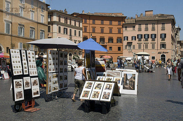 Straßenkünstler auf der Piazza Navona  Rom  Italien  Europa