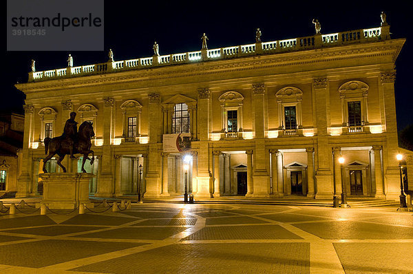 Kapitolinische Museen im Konservatorenpalast am Kapitolsplatz  Nachtaufnahme  Rom  Italien  Europa