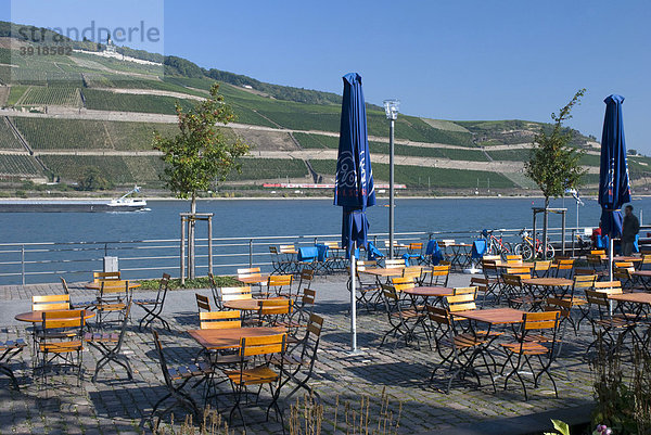 Gaststätte an der Rheinpromenade in Bingen am Rhein  Oberes Mittelrheintal  UNESCO Welterbe  Rheingau  Rheinland-Pfalz  Deutschland  Europa