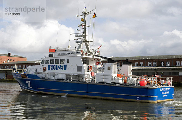 Polizeiboot im alten Fischereihafen  Nordseeheilbad Cuxhaven  Niedersachsen  Deutschland  Europa