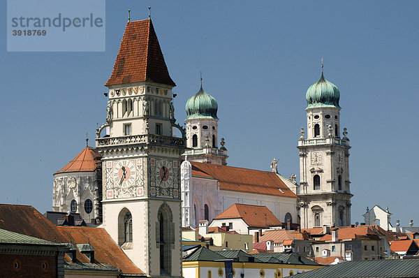 Altes Rathaus und Dom St. Stephan  Passau  Bayerischer Wald  Bayern  Deutschland  Europa