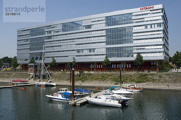 Bürogebäude im Innenhafen Duisburg  Route der Industriekultur  Ruhrgebiet  Nordrhein-Westfalen  Deutschland  Europa