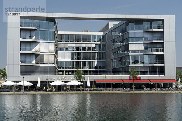 Bürogebäude im Innenhafen Duisburg  Route der Industriekultur  Ruhrgebiet  Nordrhein-Westfalen  Deutschland  Europa