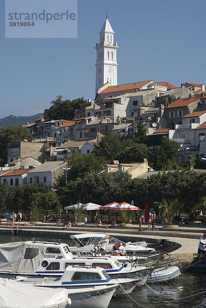 Ortsansicht und Hafen  Novi Vinodolski  Kvarner Bucht  Kroatien  Europa