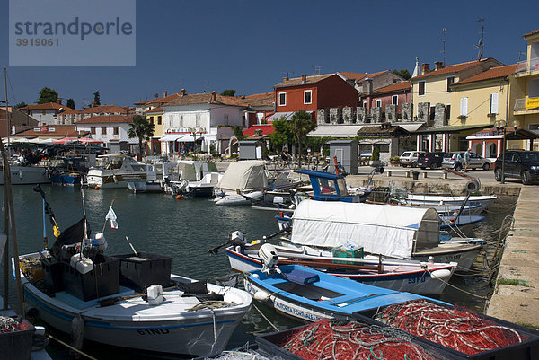 Hafen von Novigrad  Istrien  Kroatien  Europa