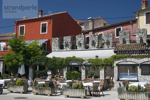 Restaurant in der Altstadt  Novigrad  Istrien  Kroatien  Europa