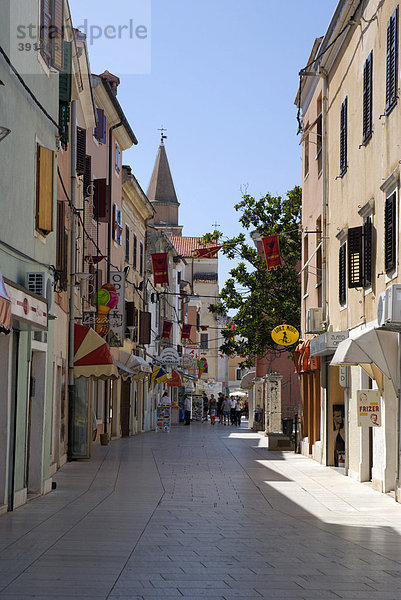 Fußgängerzone in der Altstadt von Umag  Istrien  Kroatien  Europa