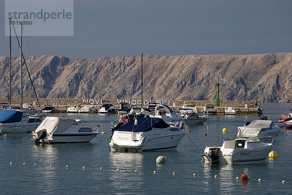 Boote im Hafen  Novi Vinodolski  Kvarner Bucht  Kroatien  Europa