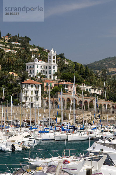 Hafen und Ortsansicht  Bordighera  Riviera  Ligurien  Italien  Europa