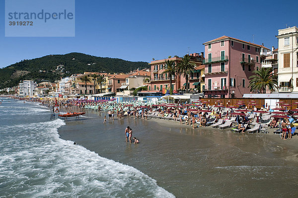 Küstenpanorama  Alassio  Italienische Riviera  Ligurien  Italien  Europa