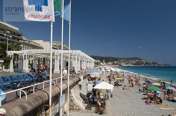 Promenade und Strand  Nizza  Cote d'Azur  Provence  Frankreich  Europa
