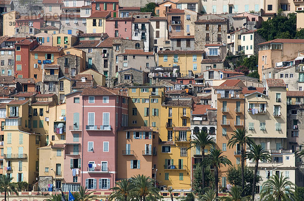 Dichtgedrängte Häuser der Altstadt  Menton  Cote d'Azur  Provence  Frankreich  Europa