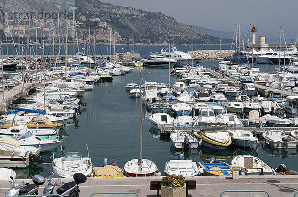 Ausblick auf den Hafen  Menton  Cote d'Azur  Provence  Frankreich  Europa