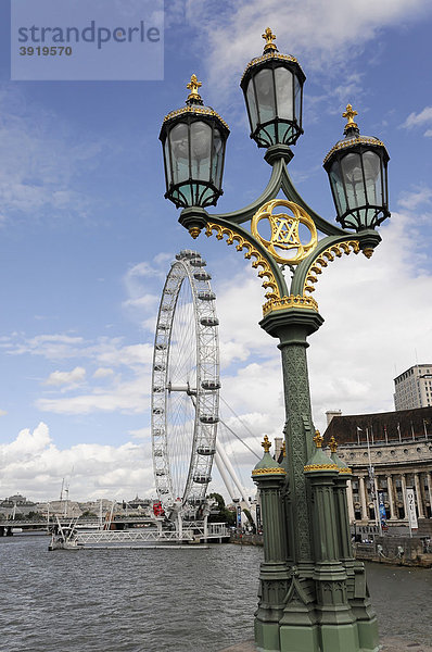 The London Eye von der Westminster Bridge  London  England  Großbritannien  Europa