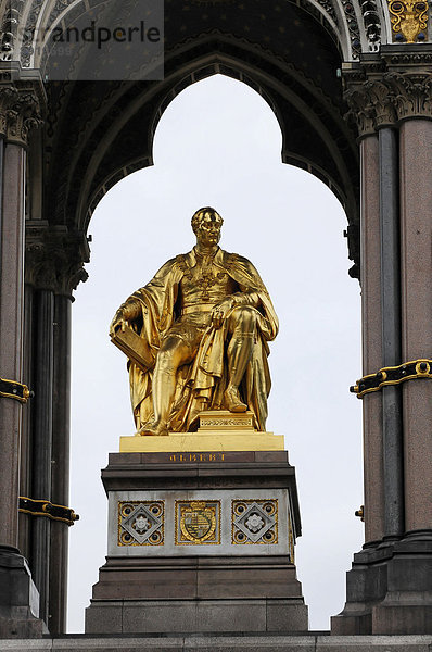 Albert Memorial Denkmal  goldene Statue in der Nähe der Royal Albert Hall  London  England  Großbritannien  Europa