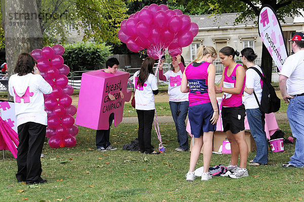 Vorbereitungen  Adidas Women's 5k Challenge  Hyde Park  London  England  Großbritannien  Europa