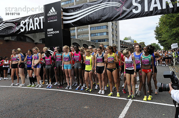 Kurz vor dem Start  Adidas Women's 5k Challenge  Hyde Park  London  England  Großbritannien  Europa
