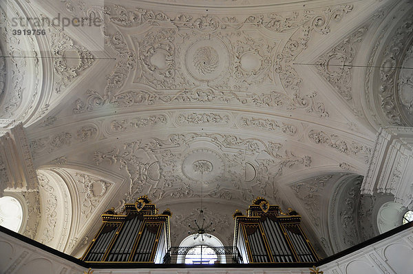 Innenansicht mit Orgel  Wallfahrtskirche Hohenstadt  Abtsgmünd-Ostalbkreis  Baden-Württemberg  Deutschland  Europa