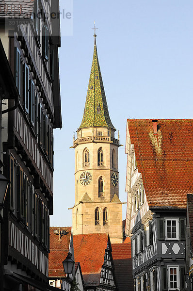 Stadtansicht  Detail  hinten die evangelische Stadtkirche  Schorndorf  Baden-Württemberg  Deutschland  Europa