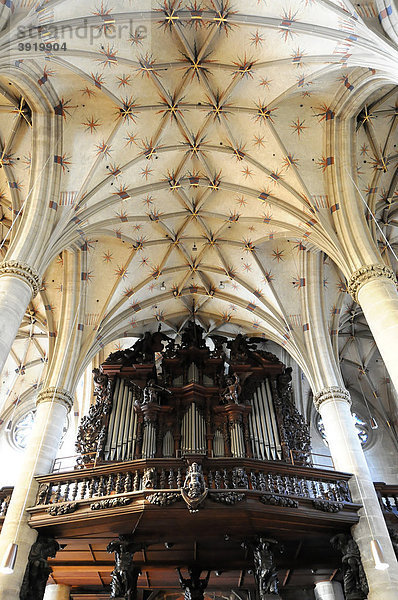 Detail  Orgel mit Teilinnenansicht  Heilig-Kreuz-Münster  Schwäbisch Gmünd  Baden-Württemberg  Deutschland  Europa