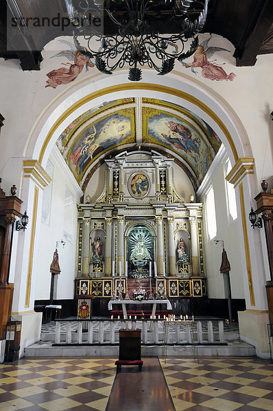 Innenansicht  Altarbereich  Kirche La Merced  Leon  Nicaragua  Zentralamerika