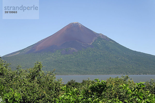 Vulkan Momotombo  1279m  Ruinen Leon Viejo  Leon  Nicaragua  Zentralamerika