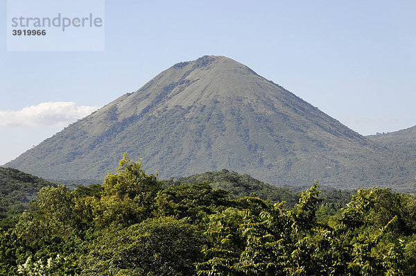 Vulkan El Hoyo  1079m  Ruinen Leon Viejo  Leon  Nicaragua  Zentralamerika
