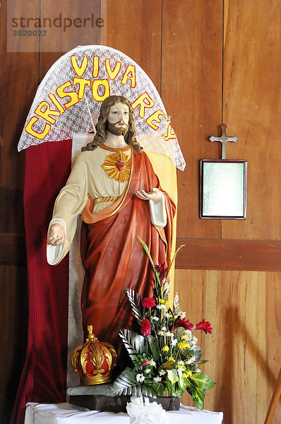 Detail  Heiligenfigur in der Kirche von San Juan del Sur  Nicaragua  Zentralamerika
