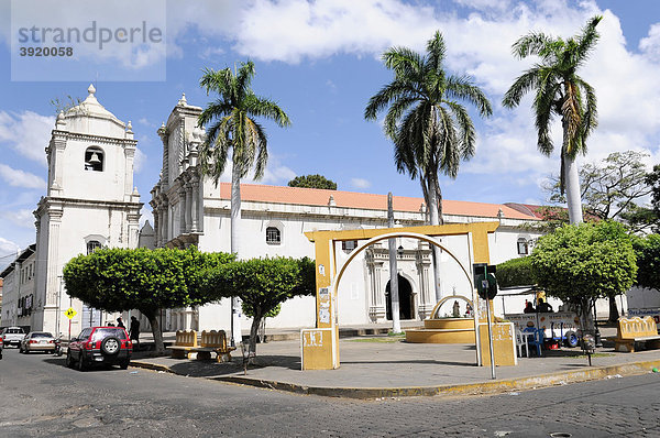 Kirche La Merced  Leon  Nicaragua  Zentralamerika