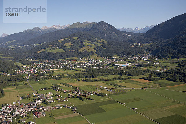 Kötschach-Mauthen  Luftaufnahme  Gailtal  Karnische Alpen  Kärnten  Österreich  Europa