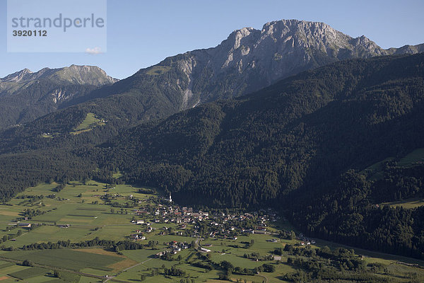Reisach  Luftaufnahme  Gailtal  Karnische Alpen  Kärnten  Österreich  Europa