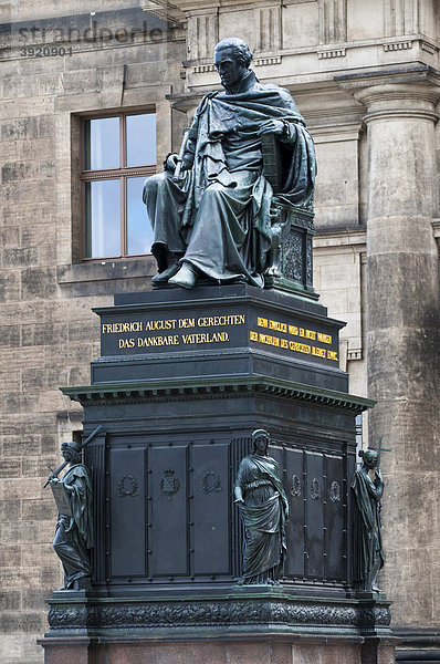 Denkmal von König Friedrich August I. vor dem Ständehaus  Dresden  Sachsen  Deutschland  Europa