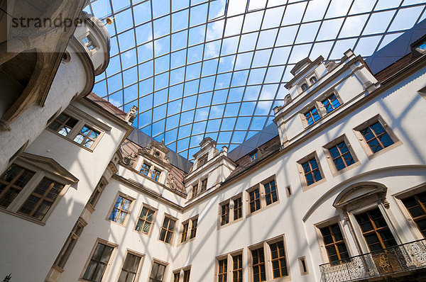 Residenzschloss  Kleiner Schlosshof mit Glaskuppel  Dresden  Sachsen  Deutschland  Europa