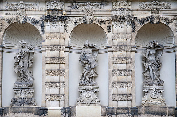 Statuen im Nymphenbad  Zwinger  Dresden  Sachsen  Deutschland  Europa