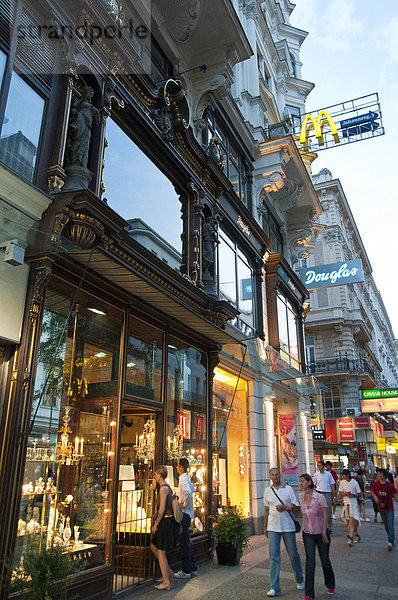 Schaufenster von Traditionsgeschäft Lobmeyr  Einkaufsstraße Kärntner Straße  Wien  Österreich  Europa
