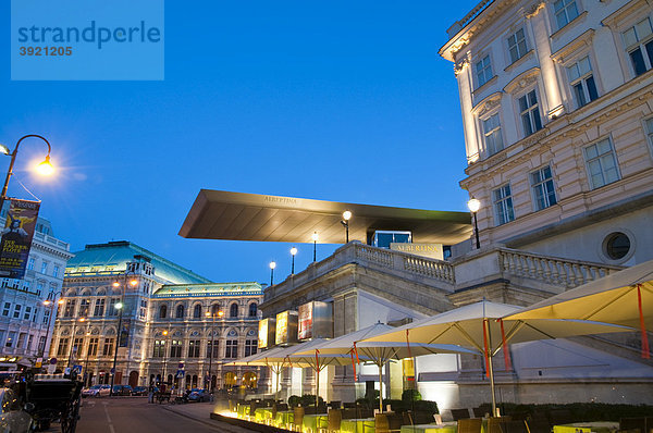 Albertina bei Dämmerung  Wien  Österreich  Europa