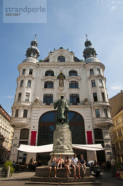Gebäude am Lugeck und Gutenbergdenkmal  Wien  Österreich  Europa