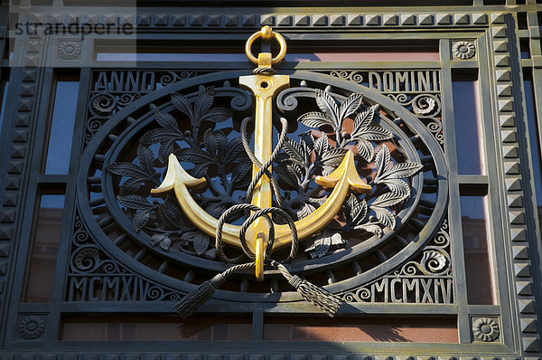 Goldener Anker am Ankerhaus  Wien  Österreich  Europa