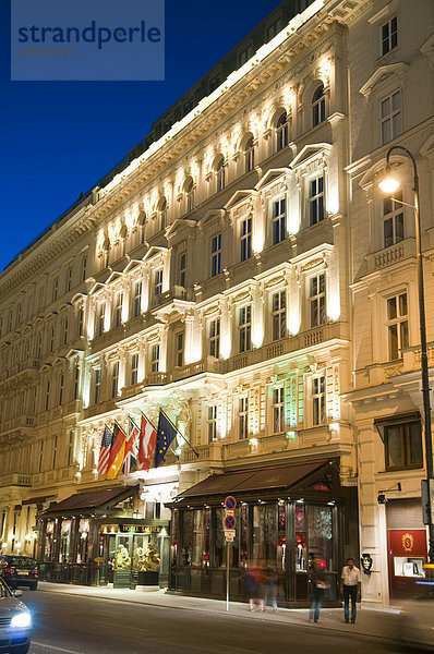 Hotel Sacher bei Dämmerung  Wien  Österreich  Europa