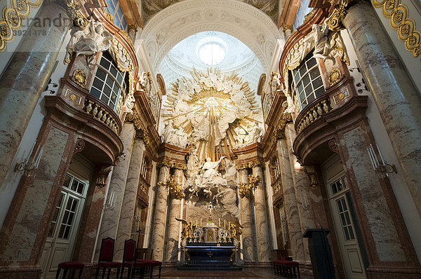 Karlskirche innen  Wien  Österreich  Europa