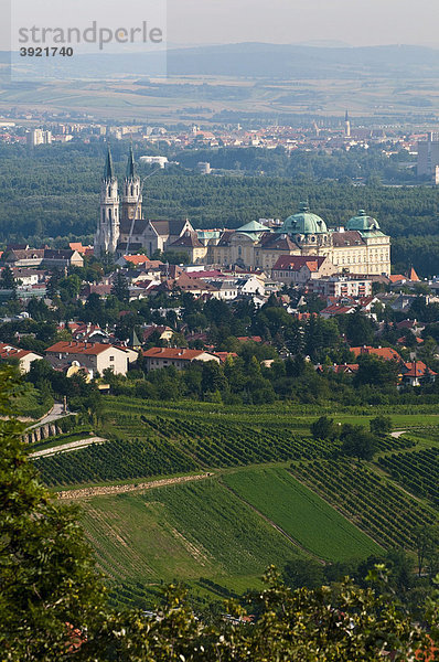 Blick auf Stift Klosterneuburg  Wien  Österreich  Europa