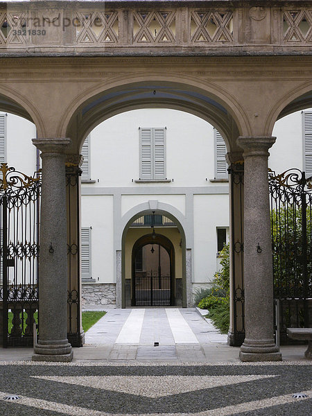 Innenhof eines Palazzo  Como  Lombardei  Italien  Europa