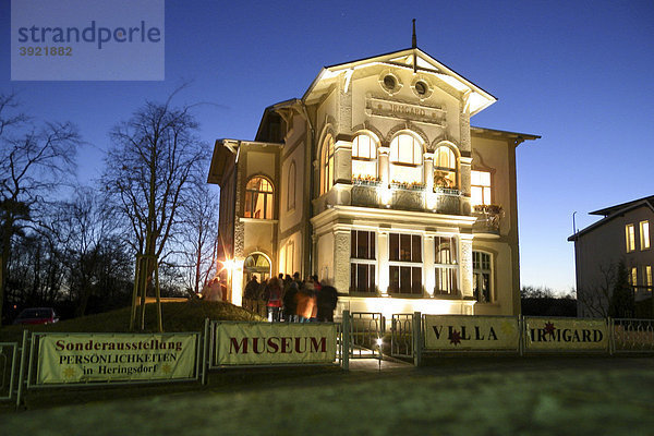 Villa Irmgard bei Dämmerung  Maxim-Gorki-Museum  Bäderarchitektur  Heringsdorf  Insel Usedom  Mecklenburg-Vorpommern  Deutschland  Europa